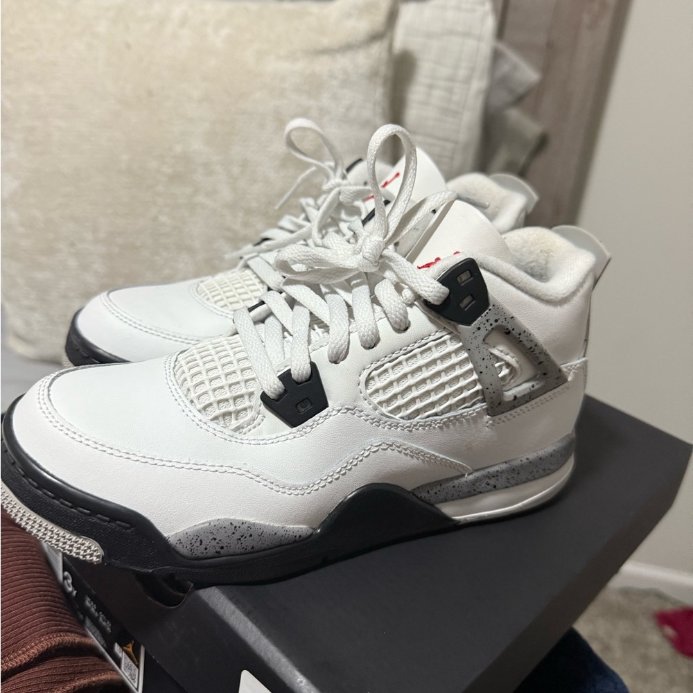 Retro jordan 4 white cement